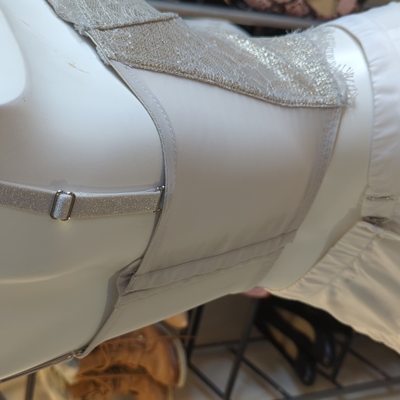 Metallic Lace Bra - Picture 4 of 10